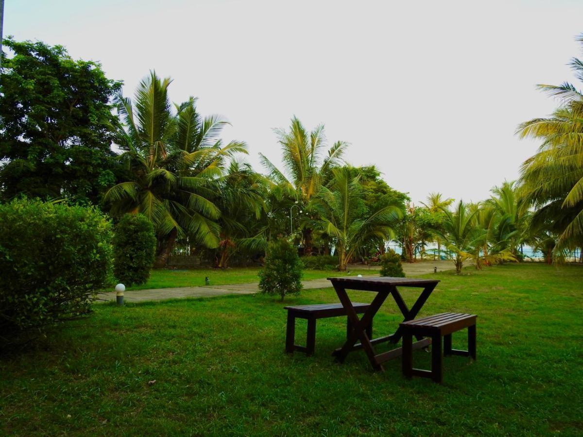 Aqua Marine Beach Hotel Kalkudah  Esterno foto