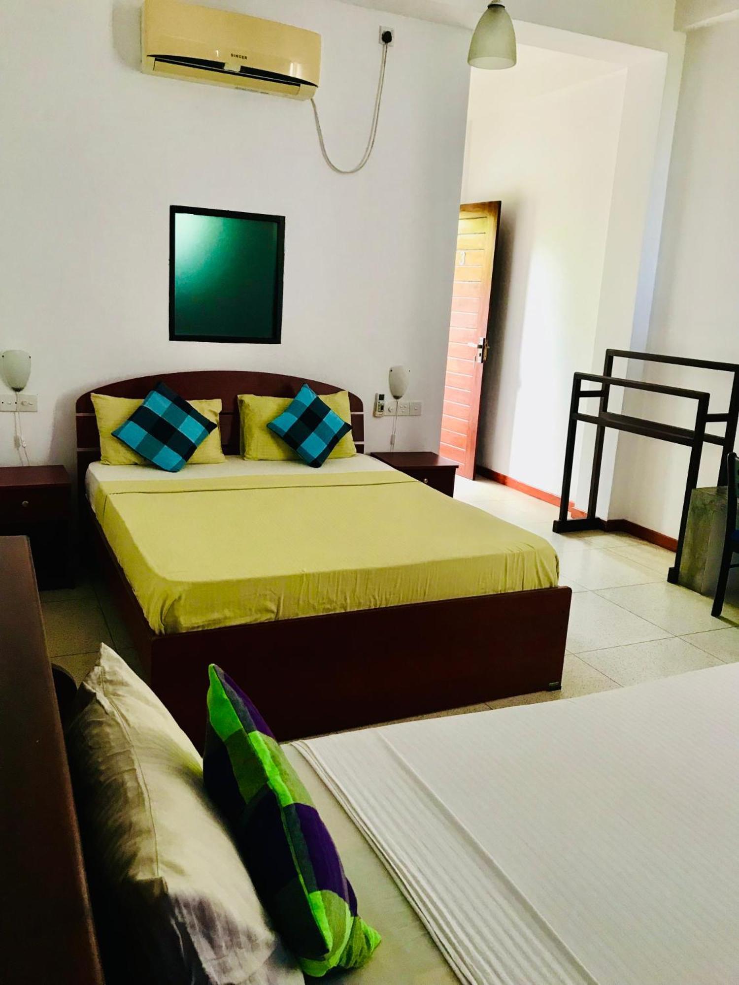 Aqua Marine Beach Hotel Kalkudah  Esterno foto